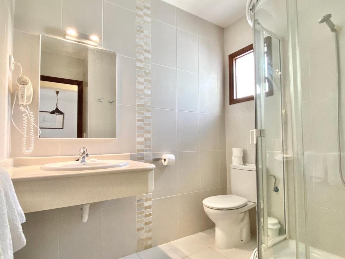 Apartamentos Laura Playa De Migjorn Esterno foto