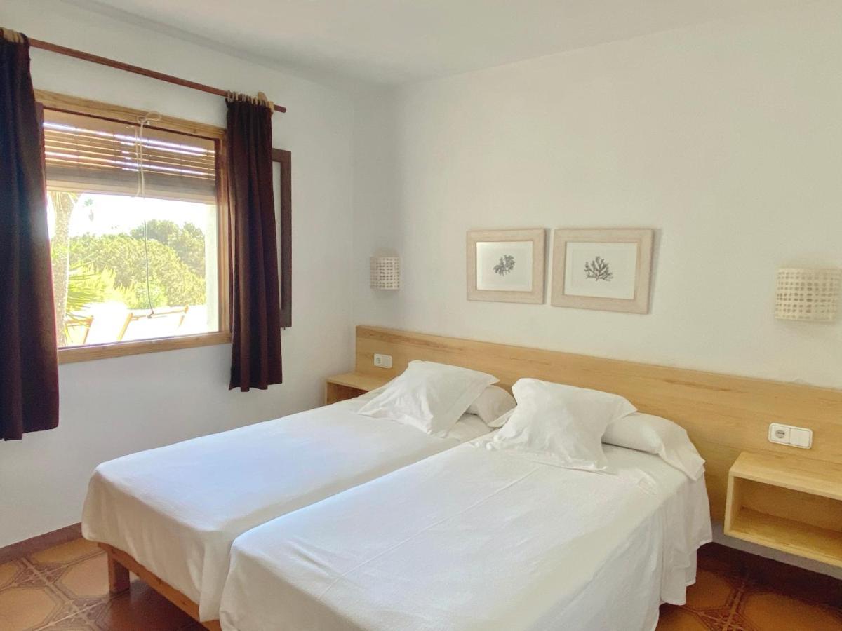 Apartamentos Laura Playa De Migjorn Esterno foto