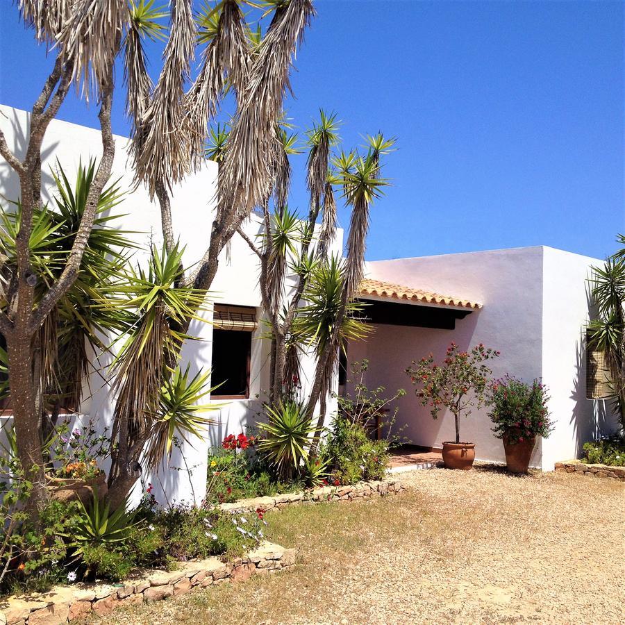 Apartamentos Laura Playa De Migjorn Esterno foto