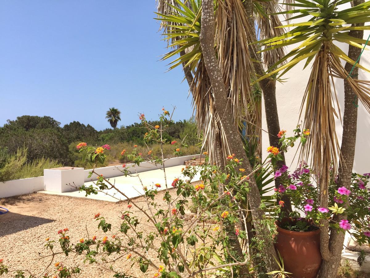 Apartamentos Laura Playa De Migjorn Esterno foto